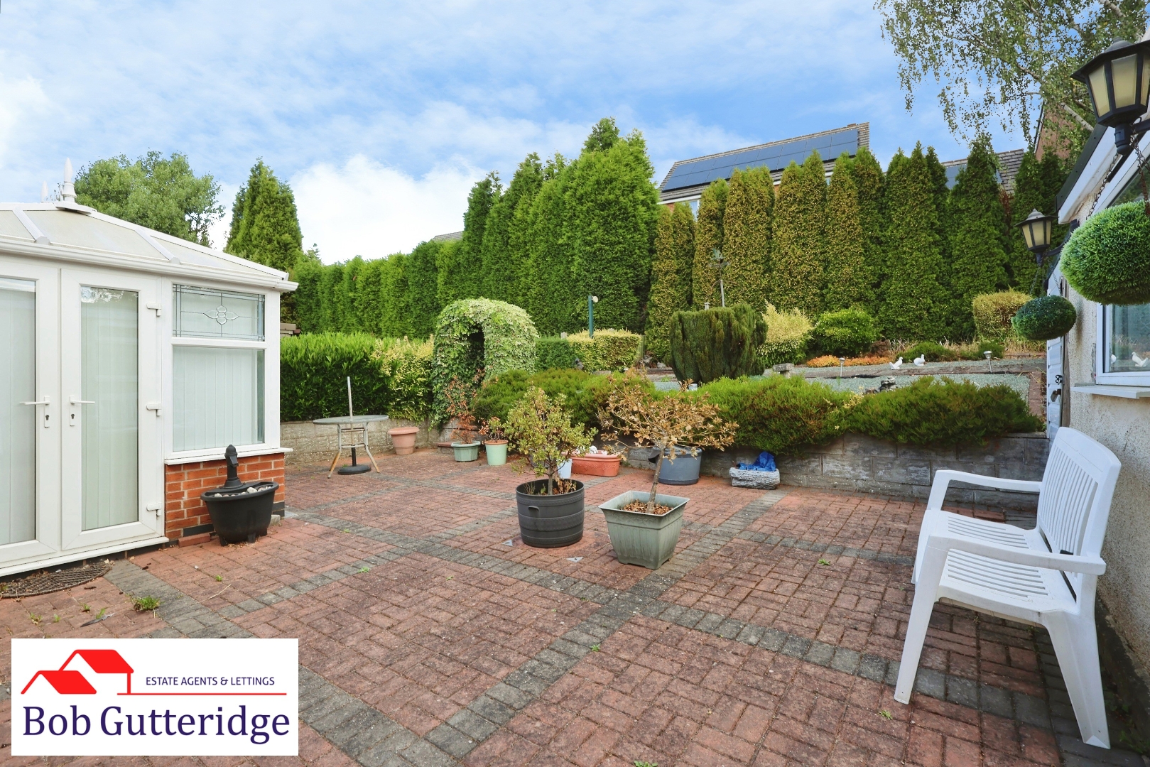 ENCLOSED REAR GARDEN